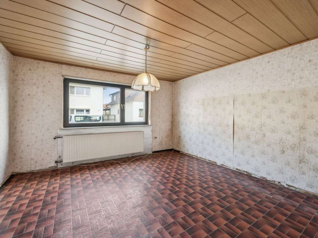 Immobilie in Reilingen - Zweifamilienhaus mit Nebengebäude auf großem Grundstück in Reilingen - Bild 3