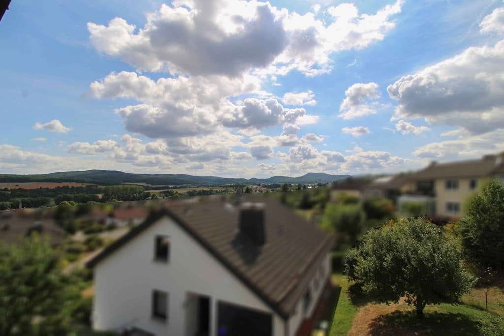 Immobilie in Ahnatal -  Mehrgenerationenhaus mit  PV-Anlage in attraktiver Hanglage  - Bild 1