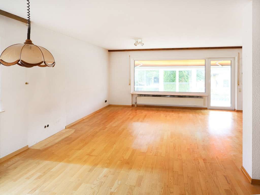 Immobilie in Böbingen an der Rems - Einfamilienhaus mit Einliegerwohnung in ruhiger Lage! - Bild 2