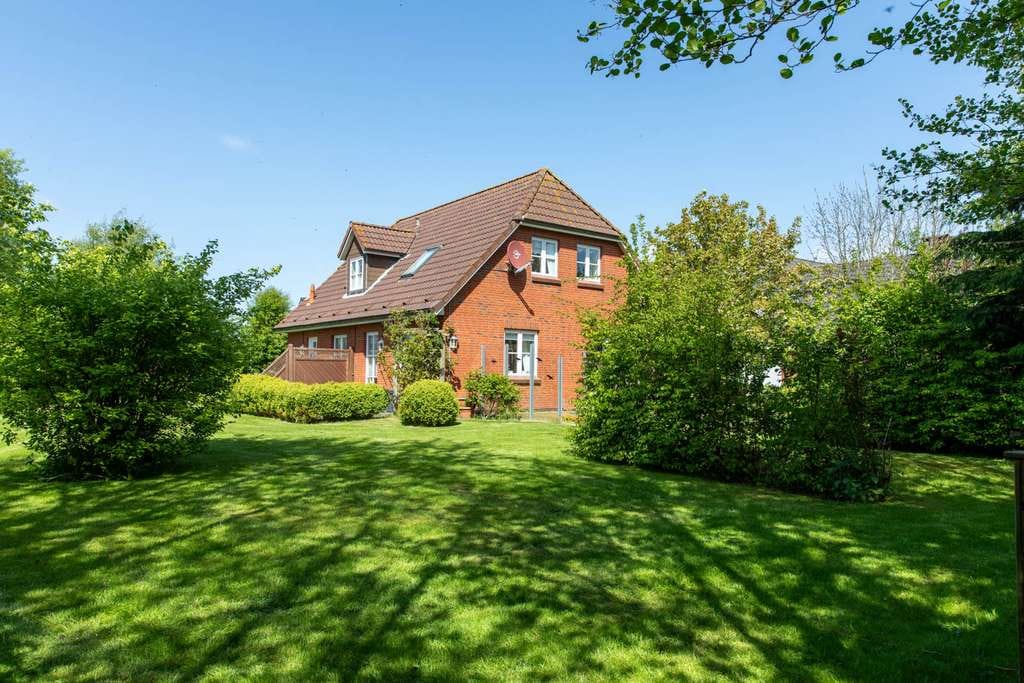 Immobilie in Pellworm - Einfamilienhaus nahe Hafen und „Pellwormer City“ - Bild 0