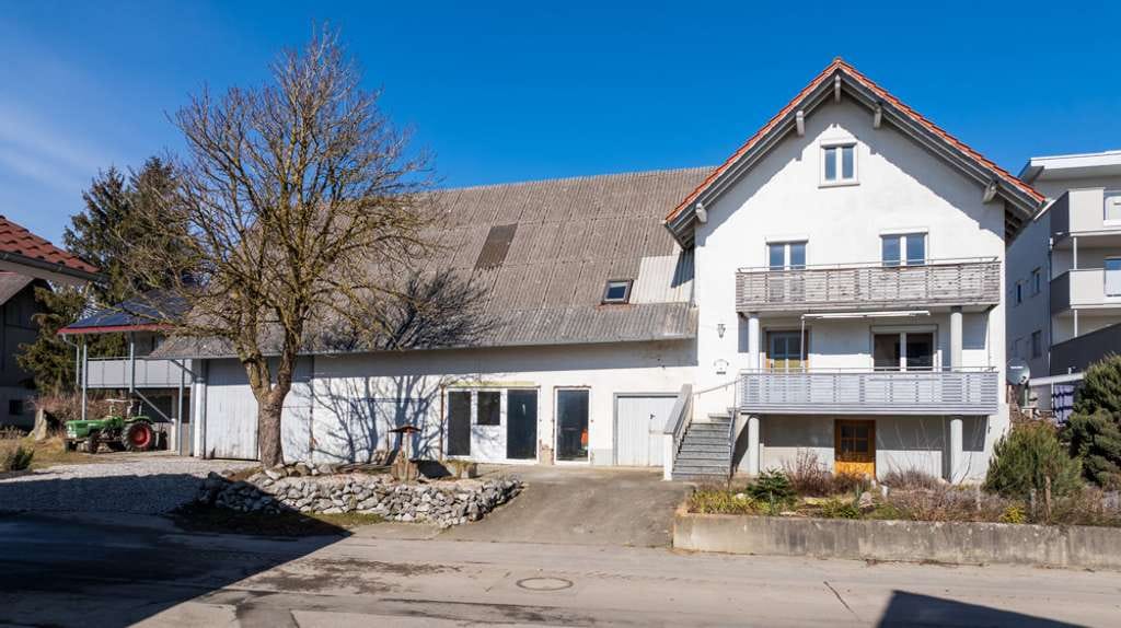 Immobilie in Horgenzell - Bastler aufgepasst!! Anwesen mit Wohnhaus, Ökonomie und FeWo!
15 km von Ravensburg entfernt! - Bild 3