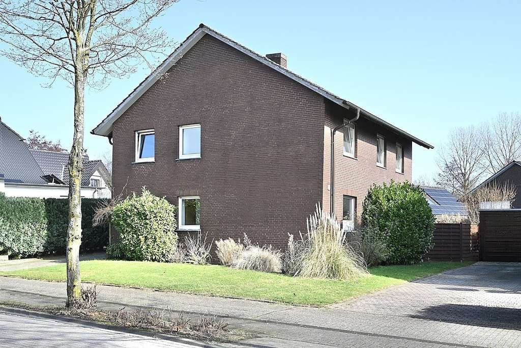 Immobilie in Dülmen - Dülmen: Großes Einfamilienhaus mit großer Garage und Vollkeller provisionsfrei zu verkaufen! - Bild 0