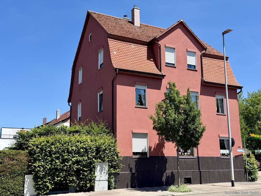 Immobilie in Eislingen/Fils - 3-Familienhaus mit Garten in Eislingen! 
Die perfekte Kapitalanlage oder ein Traum für die Großfami - Bild 0