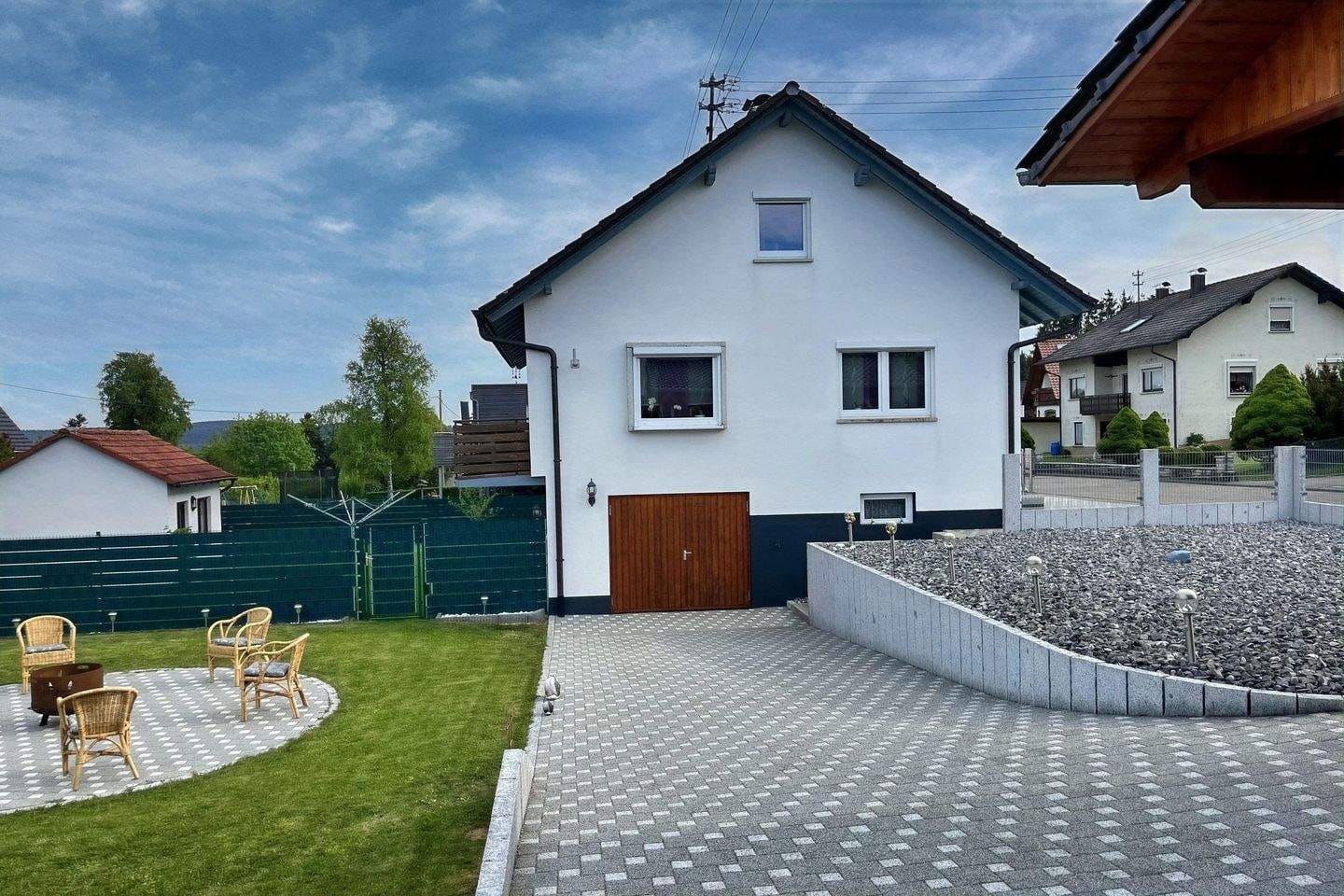 Immobilie in Königsheim - NEUER PREIS ! - Einfamilienhaus mit Garage und großem Doppelcarport in Königsheim - Bild 1