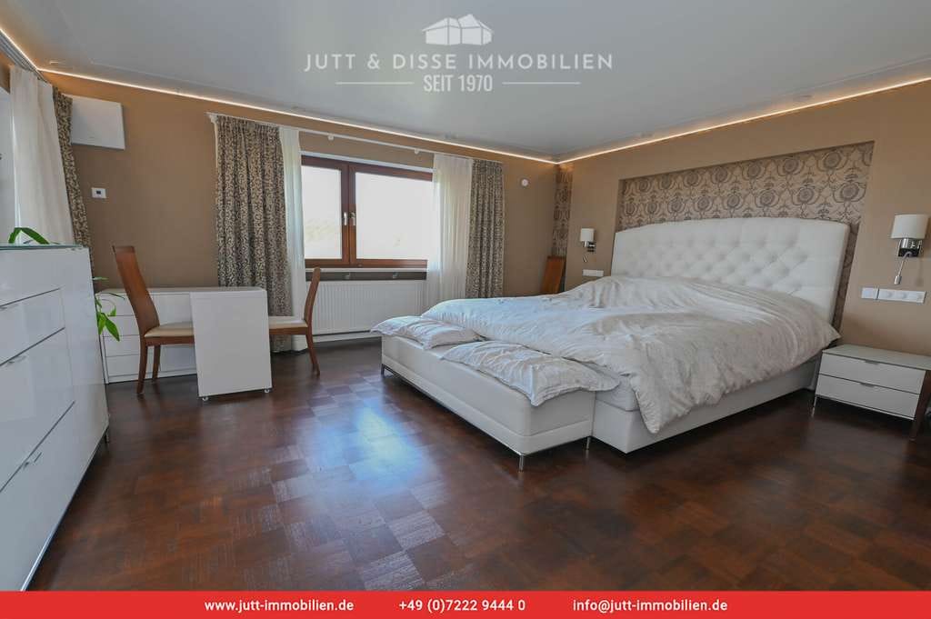 Immobilie in Sinzheim - Villa mit Panoramaaussicht, Terrassen, Garten und 3 Garagen in Sinzheim-Vormberg - Bild 4