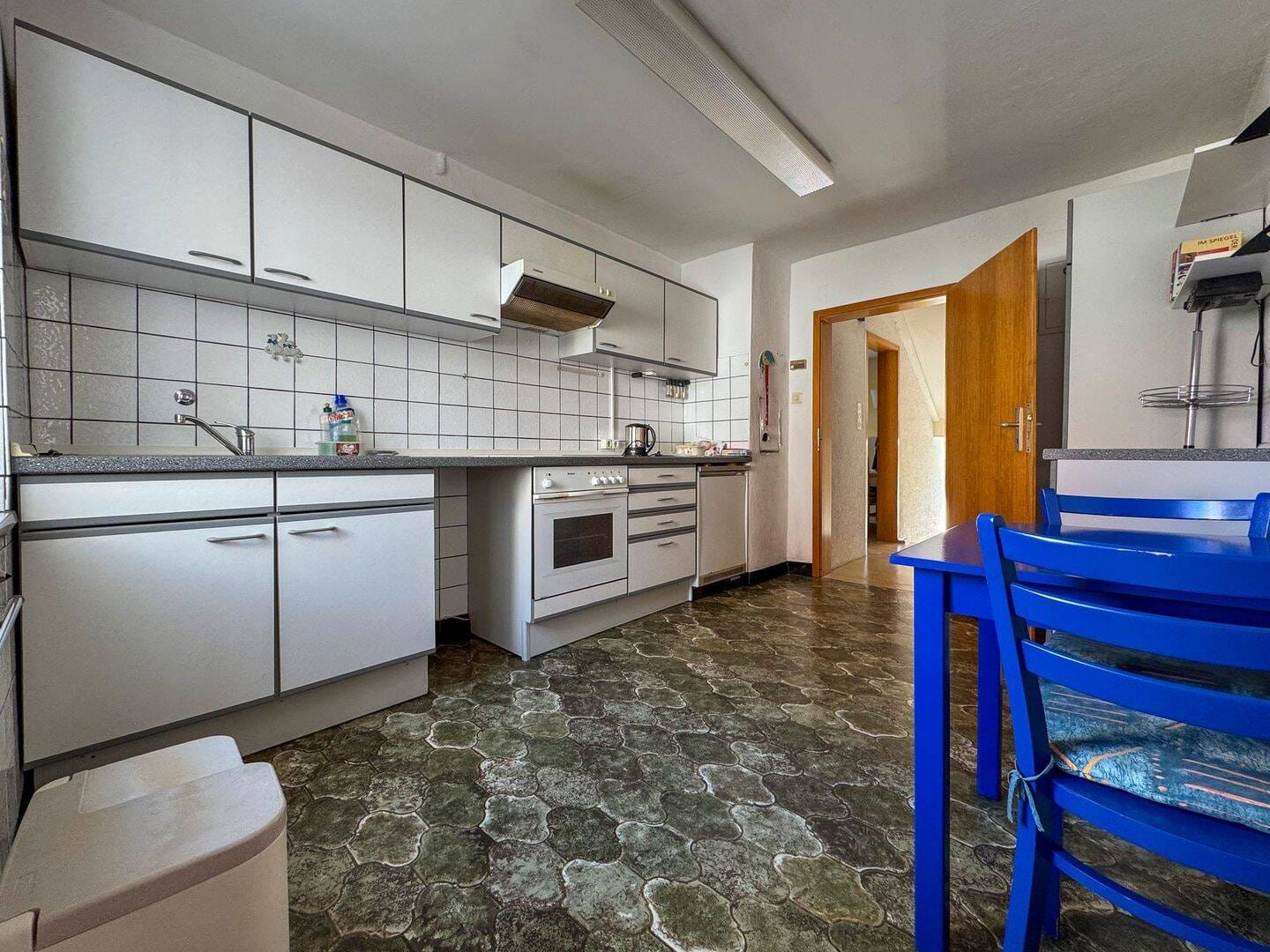Immobilie in Hülben - Liebhaberobjekt: Bauernhaus mit Scheune und Ausbaupotenzial - Bild 3