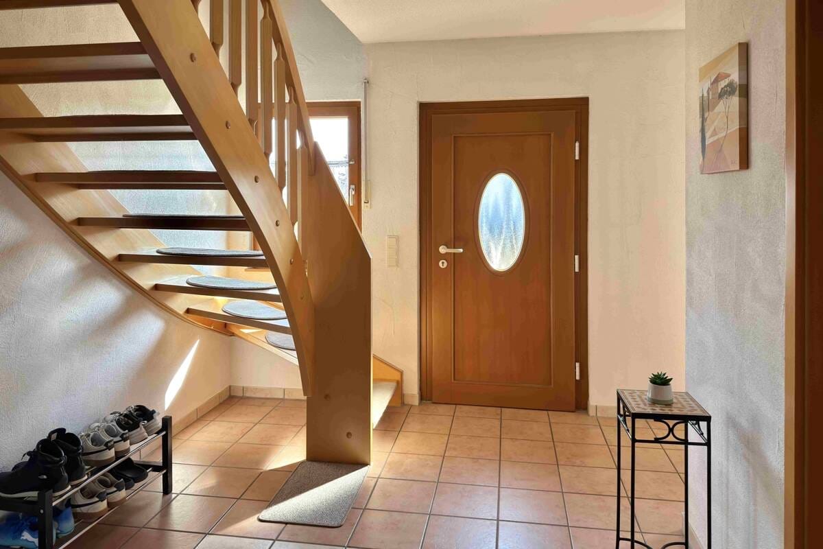 Immobilie in Reinsfeld - Gepflegtes Einfamilienhaus in Reinsfeld mit Kamin, Garten und Balkon - Bild 4