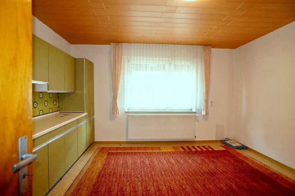 Immobilie in Contwig - Großzügiges Wohnhaus mit Garten und zwei Garagen in verkehrsgünstiger Lage in Contwig - Bild 2