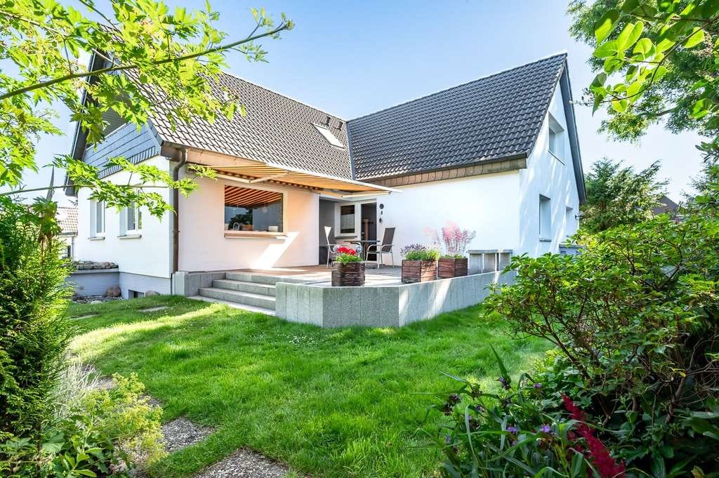 Immobilie in Ammersbek - Saniertes Haus mit Einliegerwohnung - Bild 0
