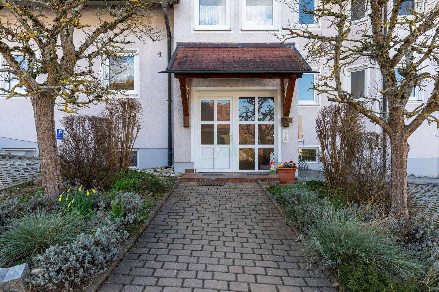 Immobilie in Edelsfeld - Helle 2,5-Zimmer Wohnung mit Garage in Edelsfeld - sofort bezugsbereit - Bild 1