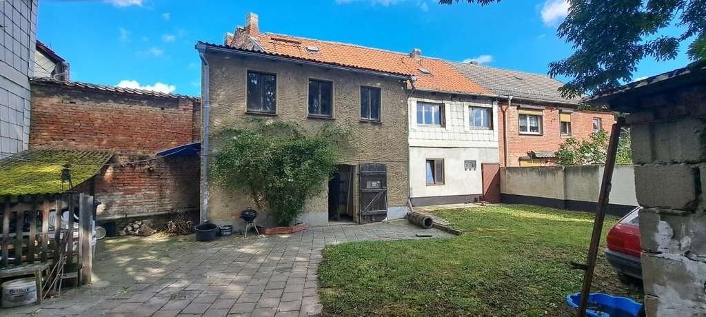 Immobilie in Gröningen - Zweifamilienhaus mit viel Nebengelaß und großem Grundstück... - Bild 1