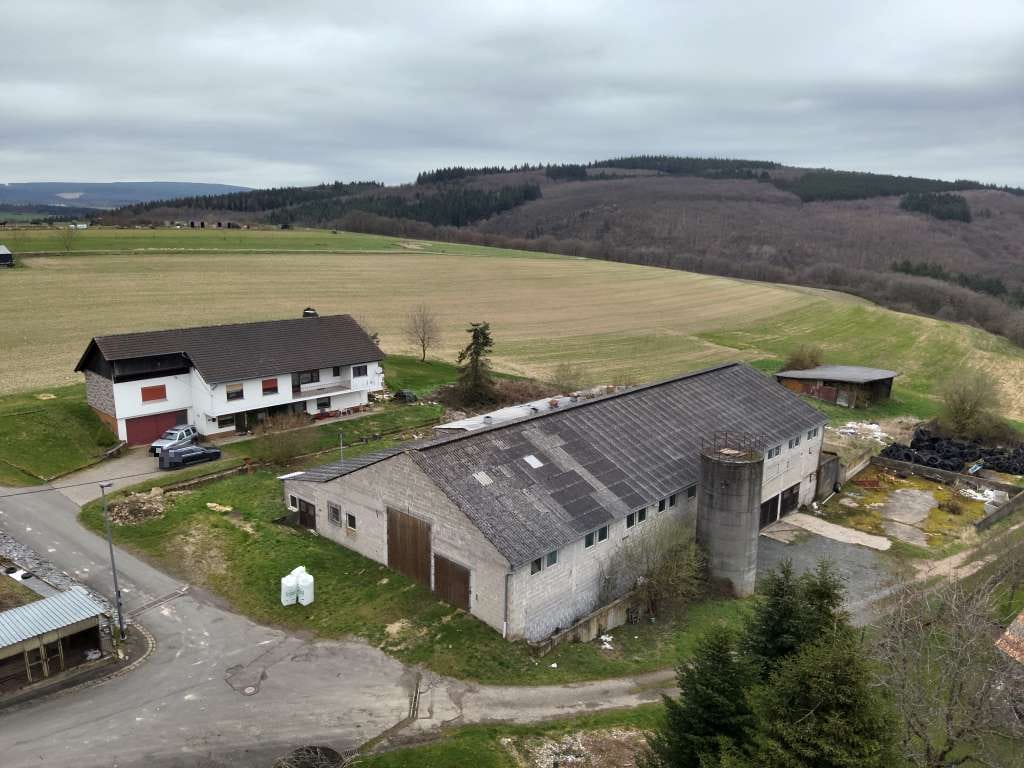 Immobilie in Mörschied - landwirtschaftliches Anwesen mit Wohnhaus, ehemaligem Stall und Scheune - Bild 0