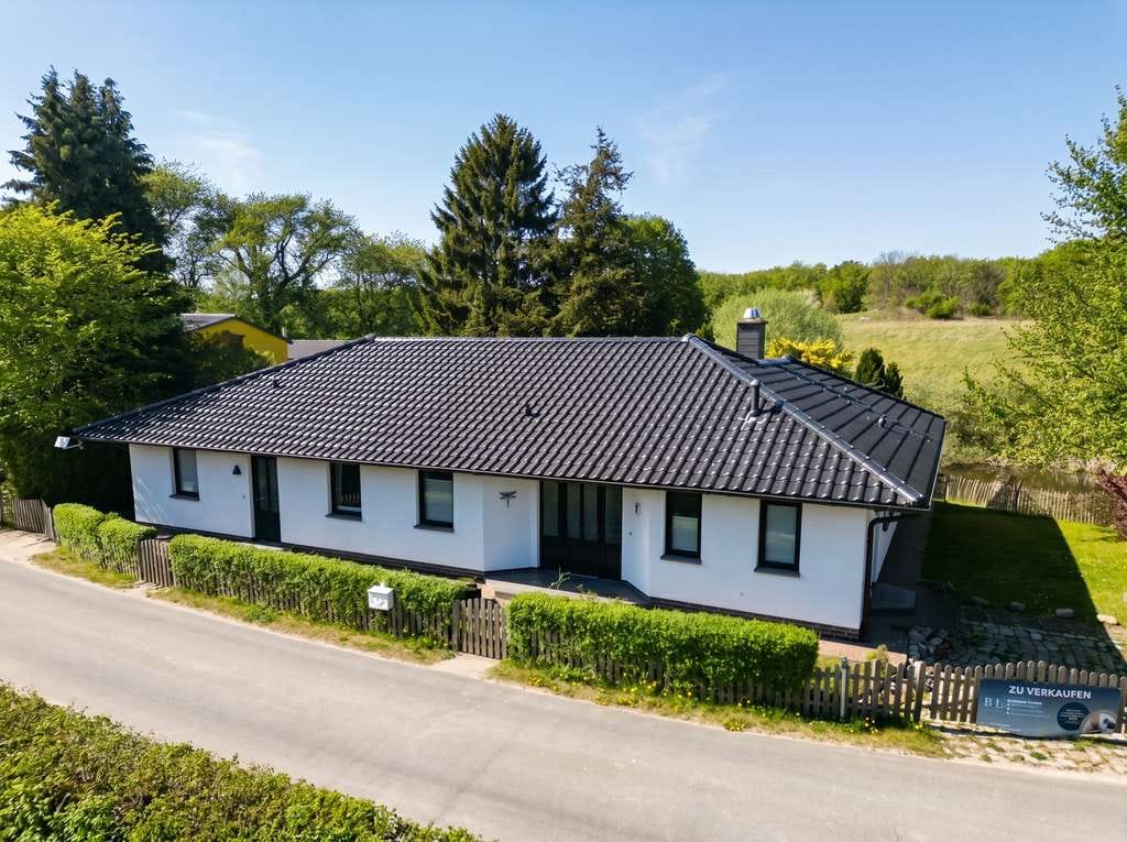 Immobilie in Lohme - Exklusives Wohnhaus im Bungalowstil am Nationalpark Jasmund - Bild 0