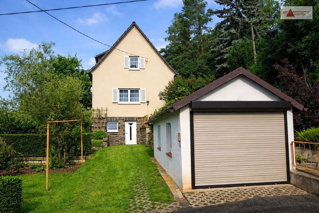 Immobilie in Reinsdorf - Reinsdorf bei Zwickau: Gepflegtes Einfamilienhaus mit Keller, Garage, Garten & Waldnähe – 3 Zimmer - Bild 0