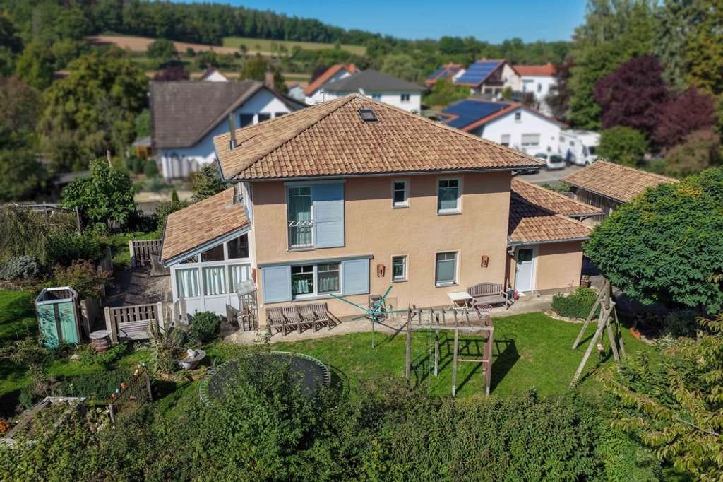 Immobilie in Seßlach - Energieeffizientes Einfamilienhaus im Toskana-Stil – romantisch wohnen in schöner Ortsrandlage - Bild 2