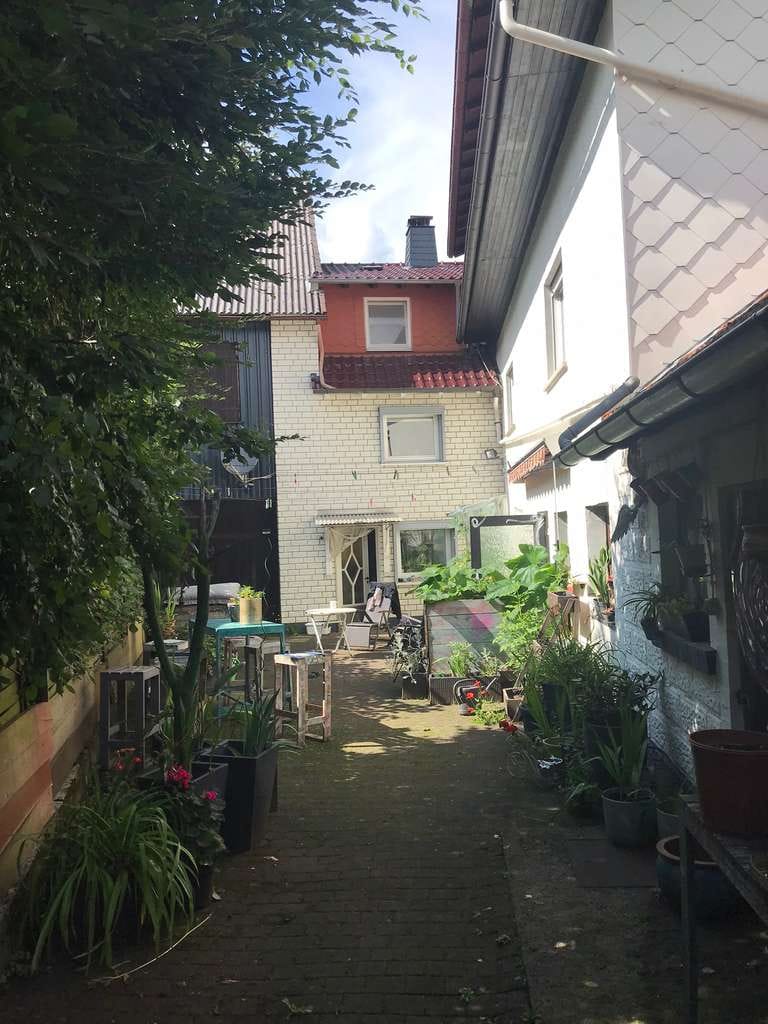 Immobilie in Ulrichstein - Großes Anwesen mit 2 Häusern, 400 m², Scheune & 1900 m² Grundstück in ruhiger Lage - Bild 2