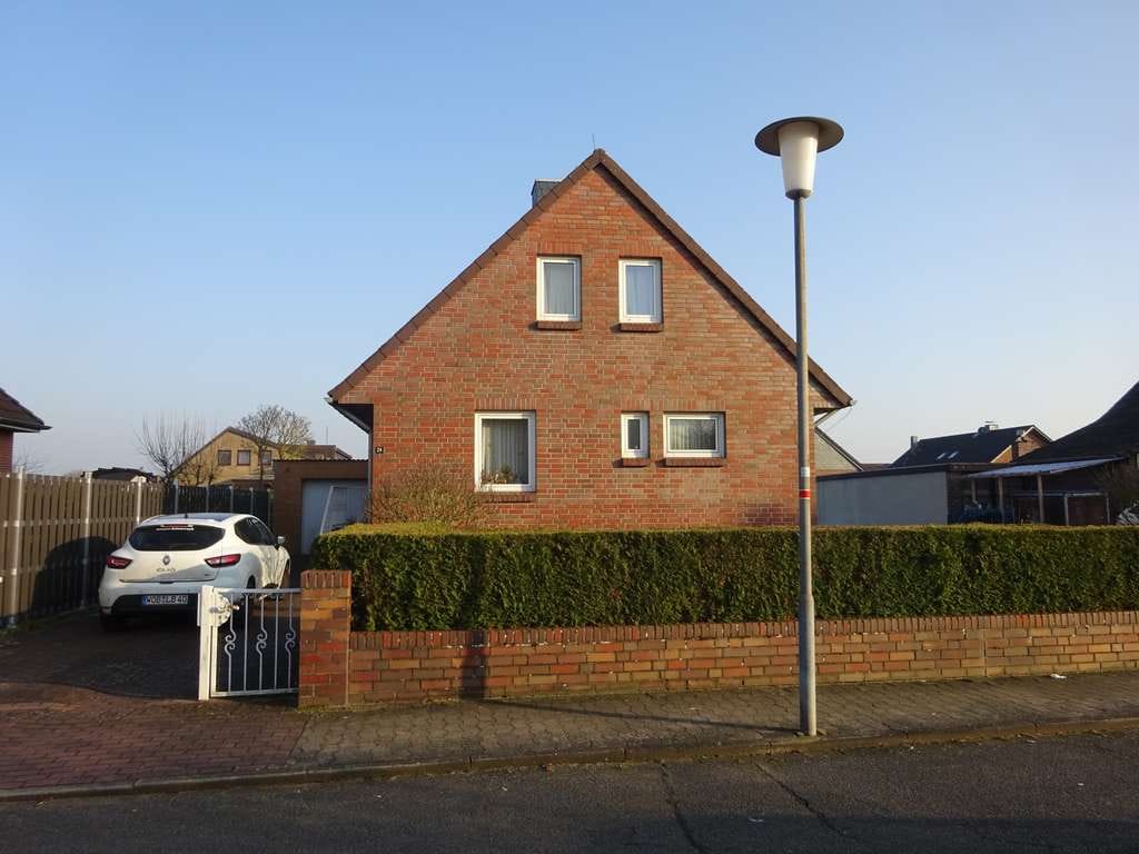 Immobilie in Brome - Gepflegtes Einfamilienhaus mit Garten, Keller und Garage – perfekt für Familien - Bild 0