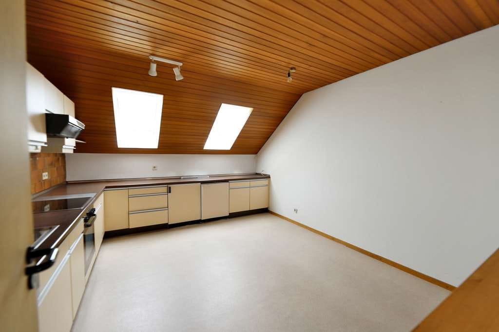 Immobilie in Lage - ==Dachgeschosswohnung mit großzügiger Loggia nahe der Lagenser Innenstadt== - Bild 2