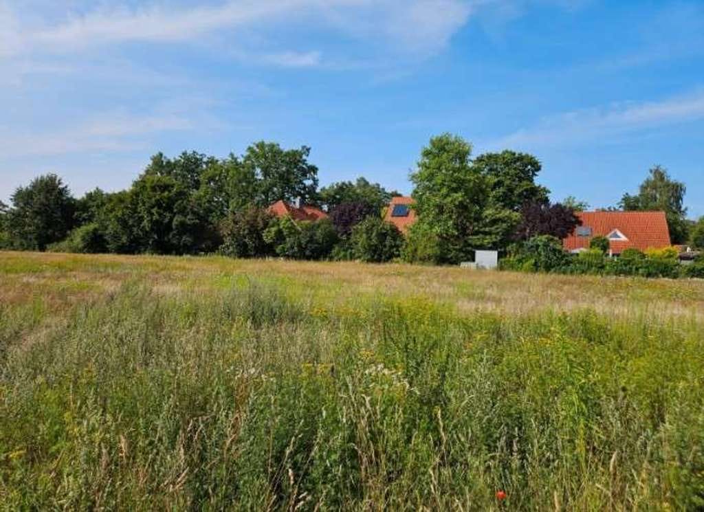Immobilie in Burgwedel - Mit Grundstück: Unabhängigkeit & Nähe ideal kombiniert im Town & Country Doppelhaus in Fuhrberg - Bild 1
