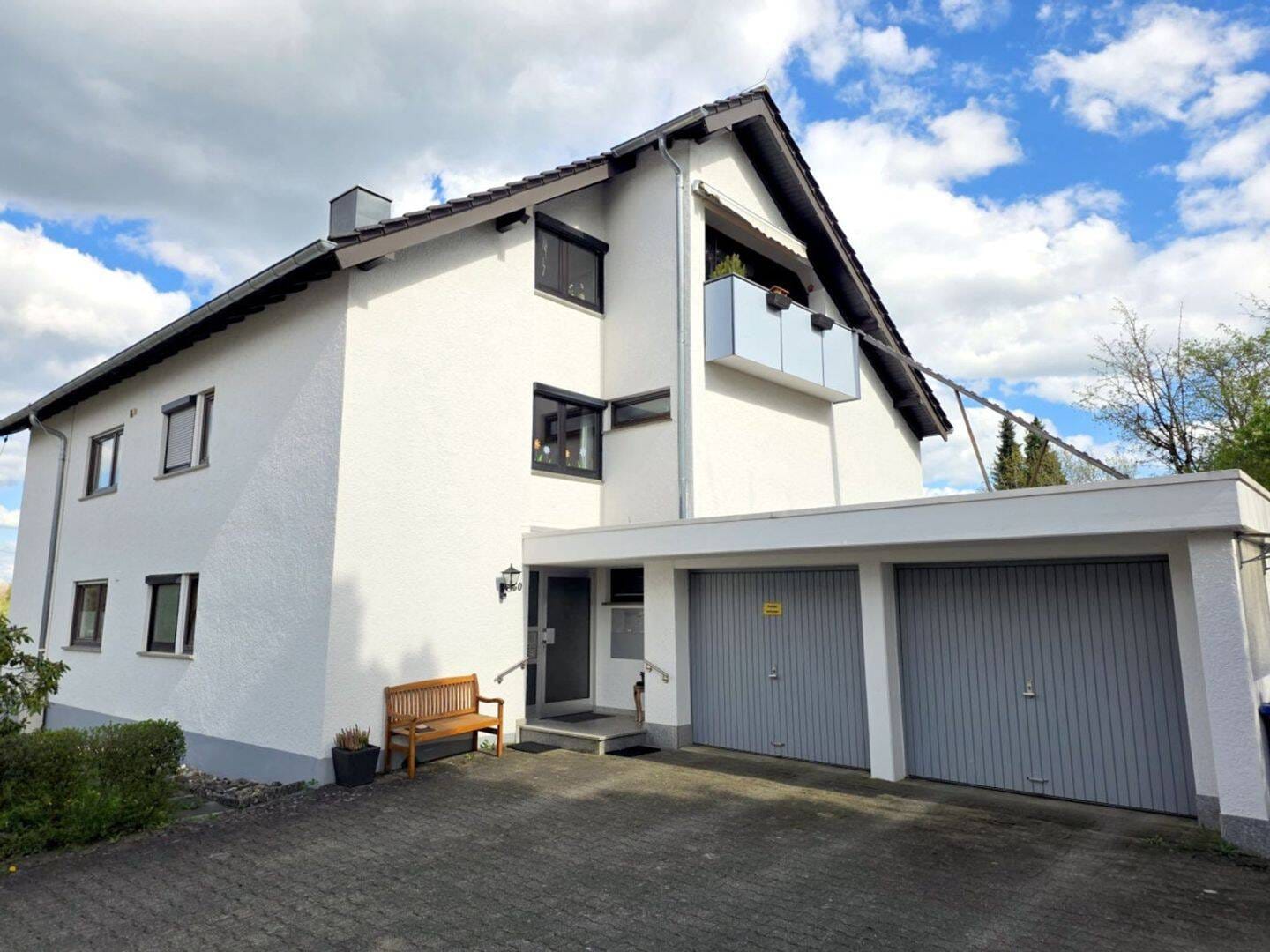 Immobilie in Gschwend - Attraktive Kapitalanlage: Gepflegtes Mehrfamilienhaus mit 7 Wohneinheiten & Außenflächen - Bild 0