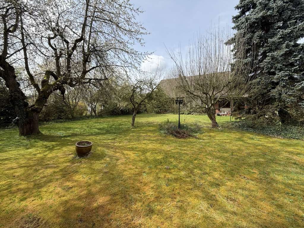 Immobilie in Duderstadt - Großzügiges Zweifamilienhaus mit Doppelgarage und idyllischem Garten - Bild 2