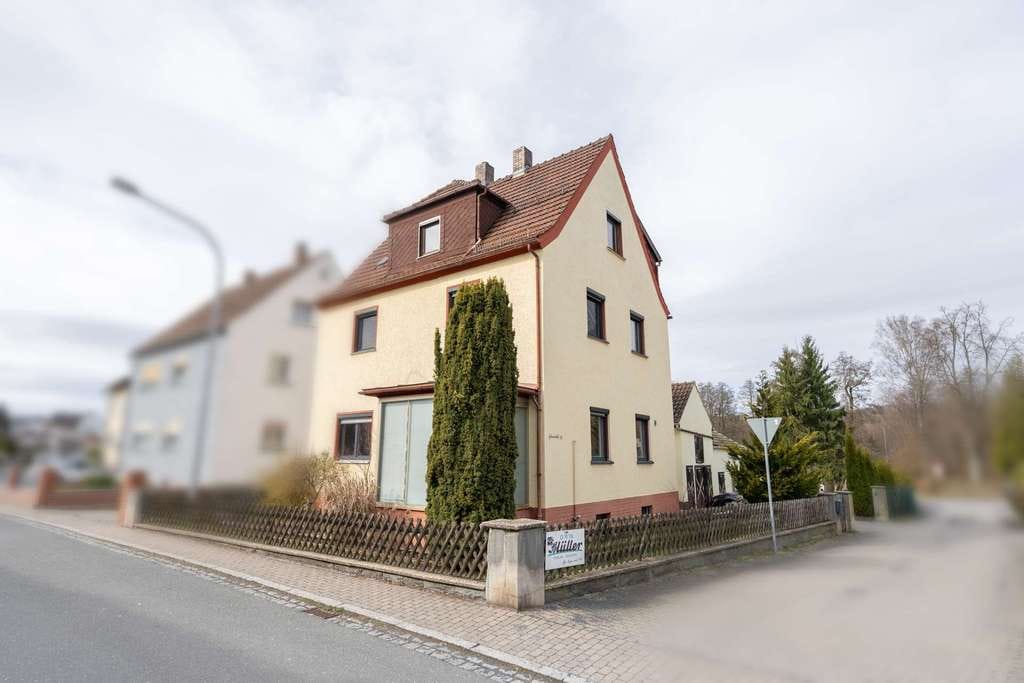 Immobilie in Neustadt bei Coburg - Einfamilienhaus mit Garten und Nebengebäude in Wildenheid! - Bild 0