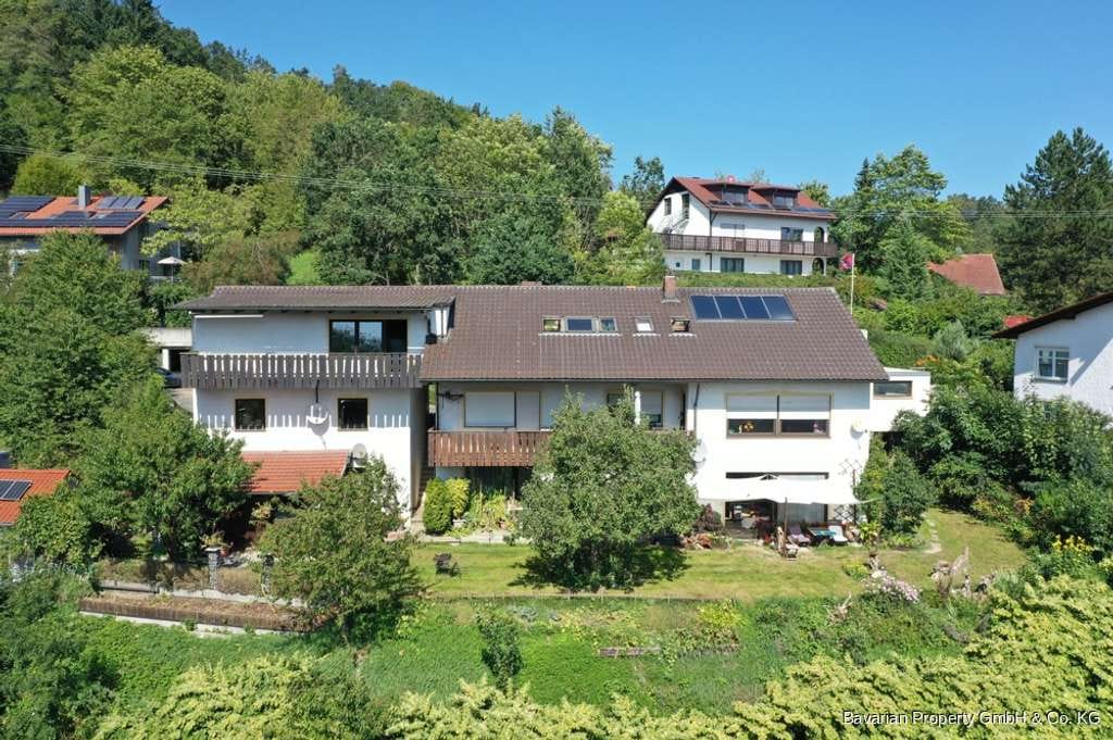 Immobilie in Wörth an der Donau - Dreifamilienhaus in einzigartiger Lage - Bild 1