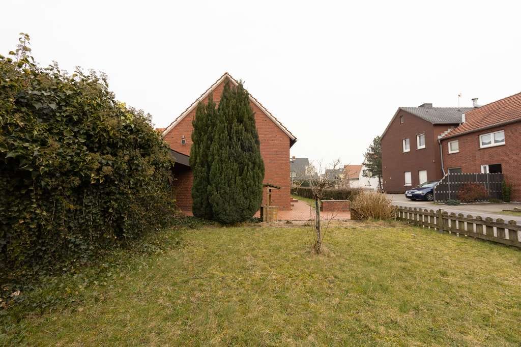 Immobilie in Meppen - Zwei Einheiten, viele Möglichkeiten-
Wohnen und Vermieten perfekt kombiniert - Bild 2