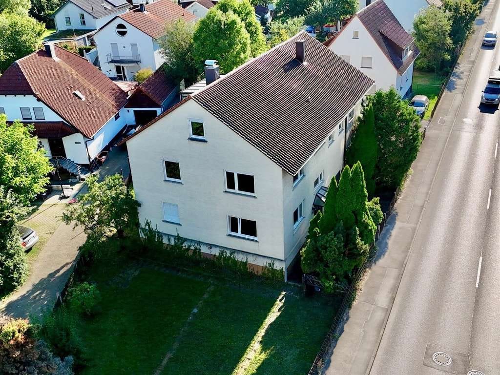 Immobilie in Gomaringen - Zweifamilienhaus mit viel Fläche - Ausbau, Renovierung und vermieten! - Bild 2