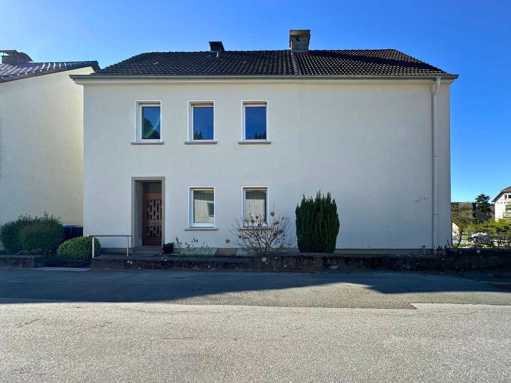 Immobilie in Altena - Großzügiger Altbau mit Weitblick, Substanz und Entwicklungspotenzial - Bild 0