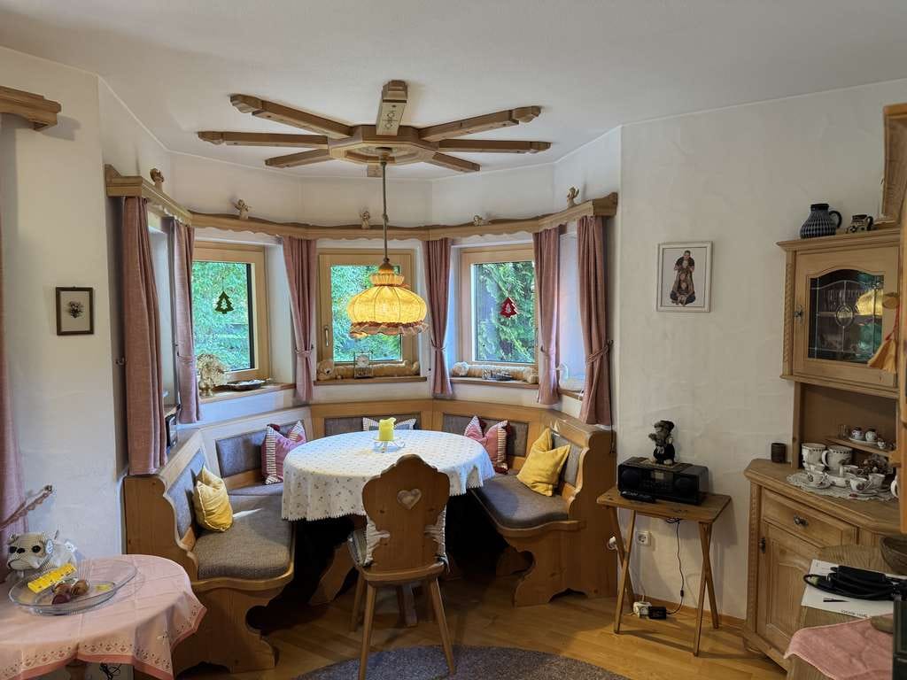 Immobilie in Bad Kohlgrub - Was für ein Haus!! Großzügiges Einfamilienhaus mit kreativer Aufteilung als Ein-Zwei- oder Dreifam. - Bild 4