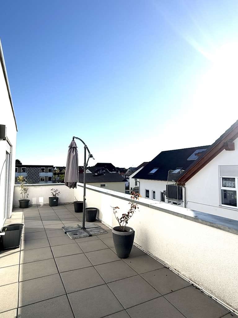 Immobilie in Stockstadt - Sonnige 5-Zimmer Maisonette-Wohnung mit Balkon, grosser Dachterrasse und zusätzl. grossem Hobbyraum - Bild 0