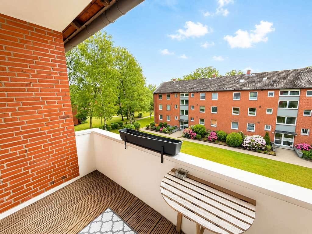 Immobilie in Neu Wulmstorf - Attraktive Dachgeschosswohnung mit großzügigem Raumkonzept - Bild 1