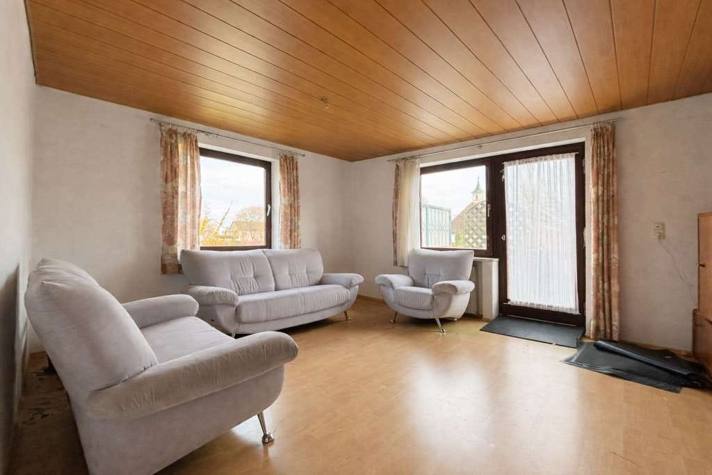 Immobilie in Dinkelscherben - Ein- oder Zweifamilienhaus als Sanierungsobjekt oder Neubauchance auf 894m² Grundstück - Bild 1