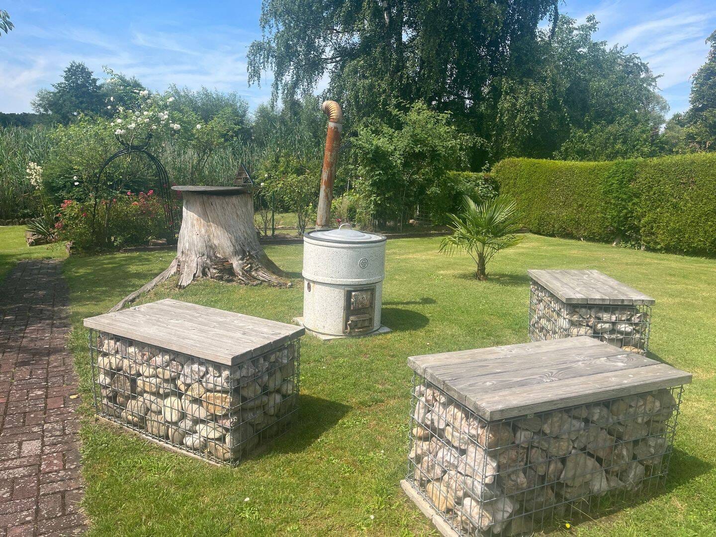 Immobilie in Hasselroth - ZWEIFAMILIENHAUS AN WIESEN – LEBEN IN UND MIT DER NATUR! GROSSZÜGIGES WOHNEN – ARBEITEN – FREIZEIT IM WUNDERSCHÖNEN GARTENBEREICH - Bild 3