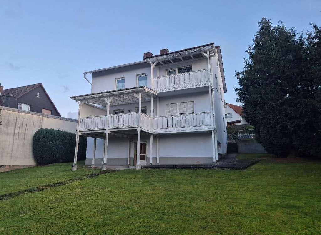 Immobilie in Marburg - Zweifamilienhaus mit großem Grundstück in Marburg-Elnhausen - Bild 2