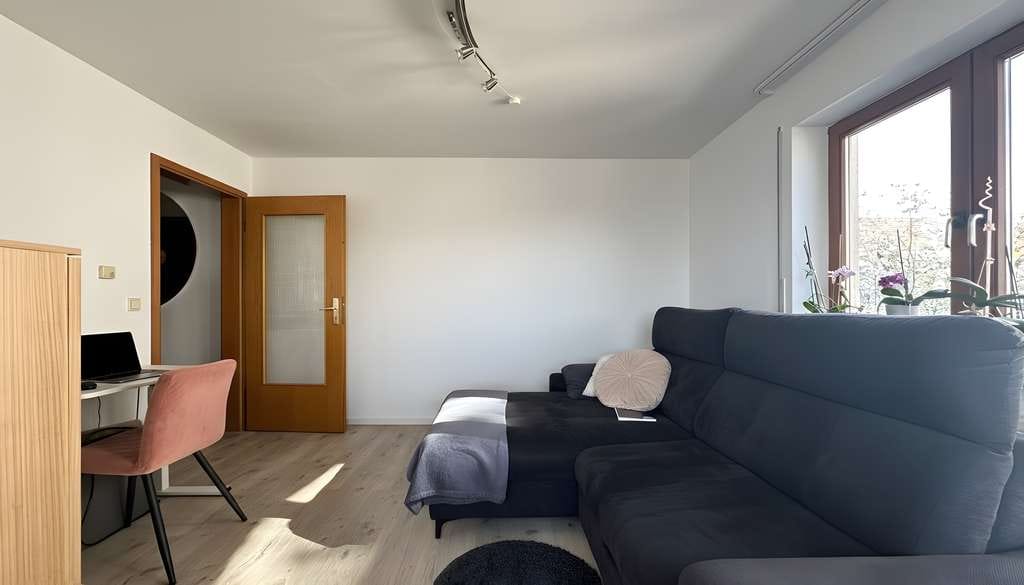 Immobilie in Bad Rappenau - Charmante 2-Zimmer-Wohnung mit Sonnenbalkon & traumhaftem Weitblick ins Grüne in Bad Rappenau - Bild 2
