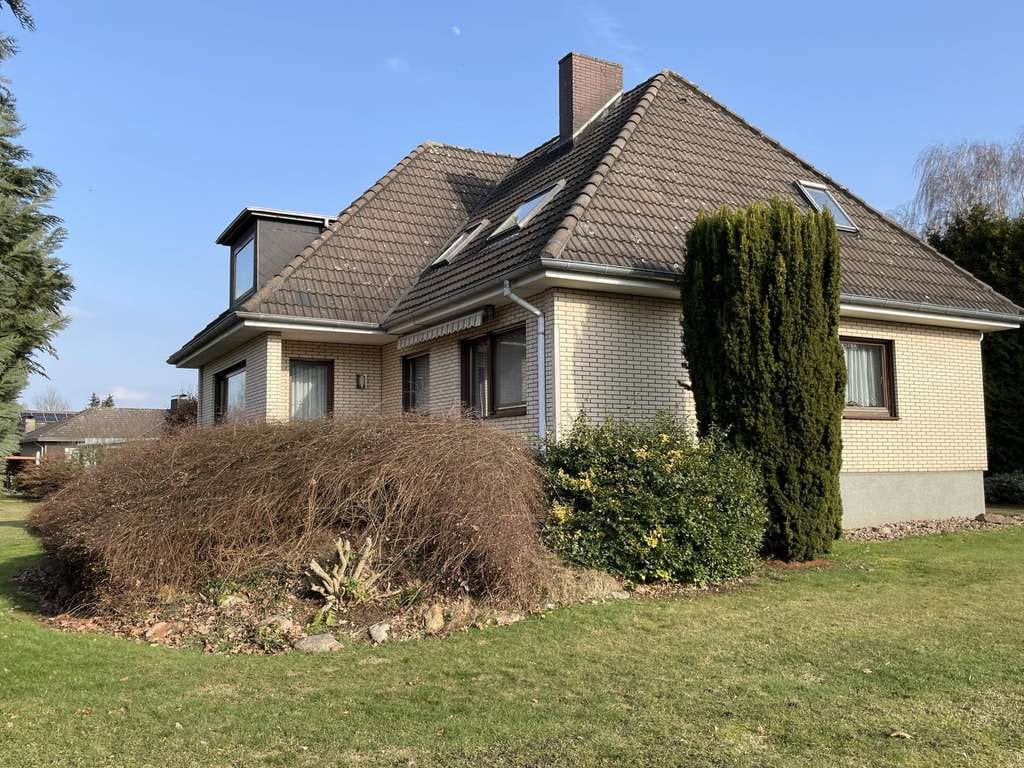 Immobilie in Petershagen - Einfamilienhaus mit Einliegerwohnung
 - Bild 0