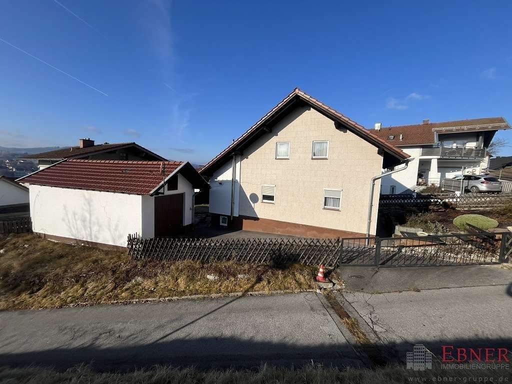 Immobilie in Viechtach - Schmuckes Wohnhaus in der Stadt Viechtach / OT Blossersberg - Bild 0