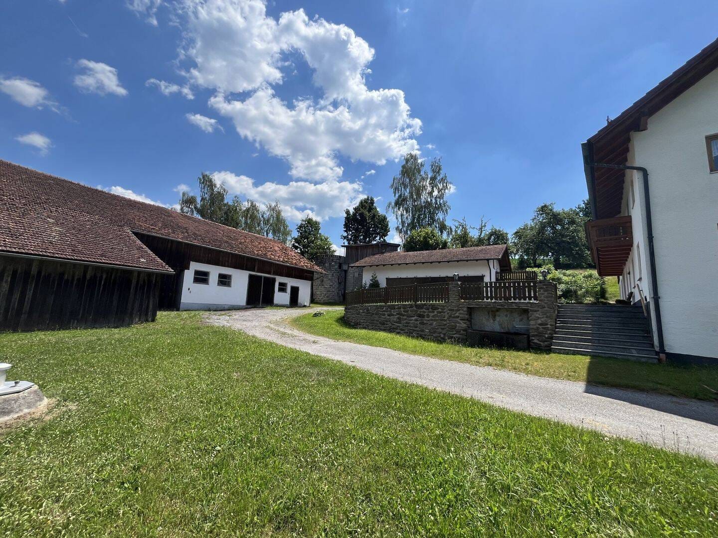 Immobilie in Stallwang - Landwirtschaftliche Hofstelle in der Nähe von Stallwang / ruhige Lage - Bild 2
