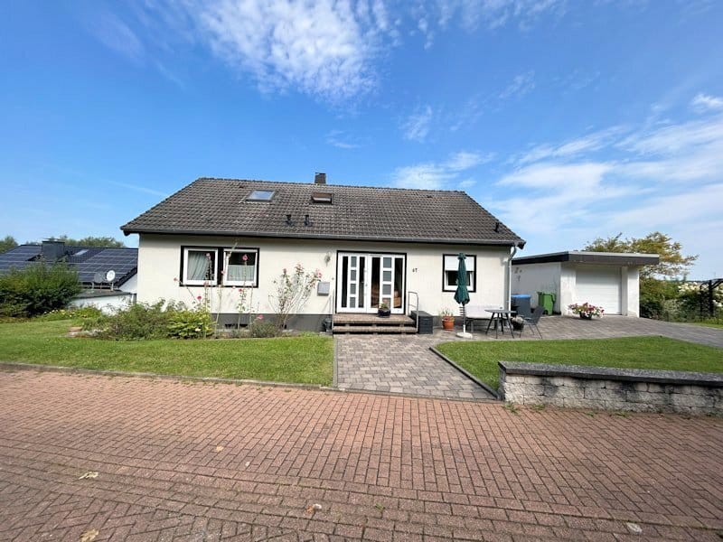Immobilie in Warstein - Für die große Familie oder Generationen! Wohnhaus (Streif Fertighaus) mit Einliegerwohnung und - Bild 0
