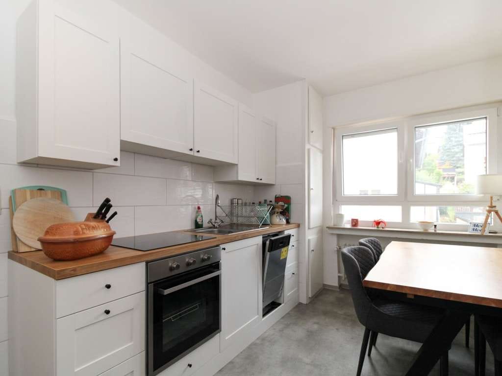 Immobilie in Bad Salzschlirf - Zweizimmerwohnung mit Stellplatz und Balkon in saniertem Mehrfamilienhaus - Bild 1