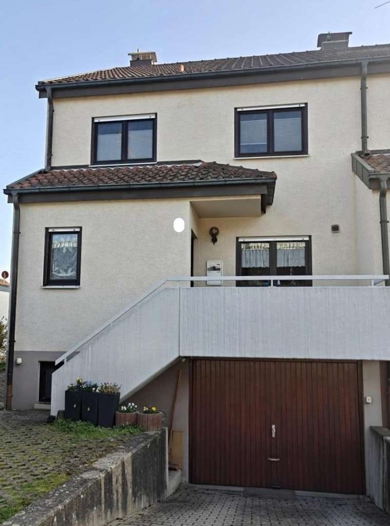 Immobilie in Winterbach - Wohnkomfort mit Potenzial: Vermietete Doppelhaushälfte mit Terrasse & Garage - Bild 2