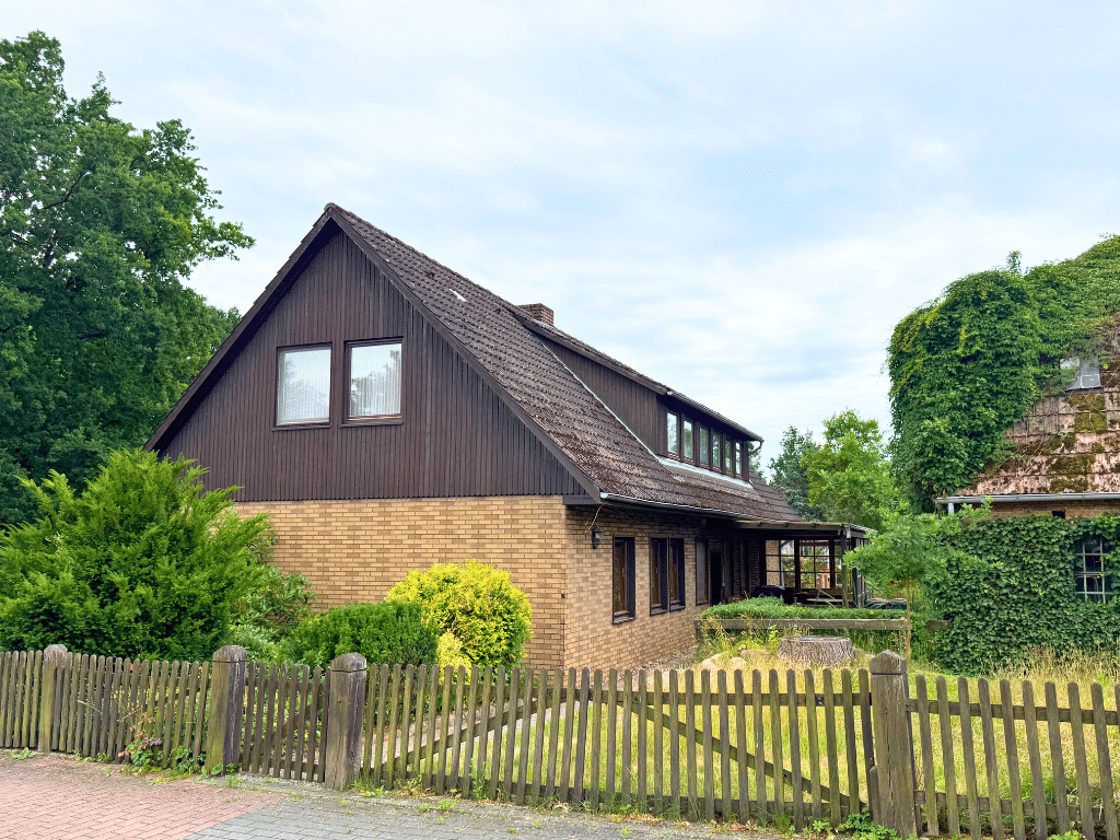 Immobilie in Suderburg - Viel Platz und Potenzial für mehr.... Einfamilienhaus mit Nebengebäude - Bild 3