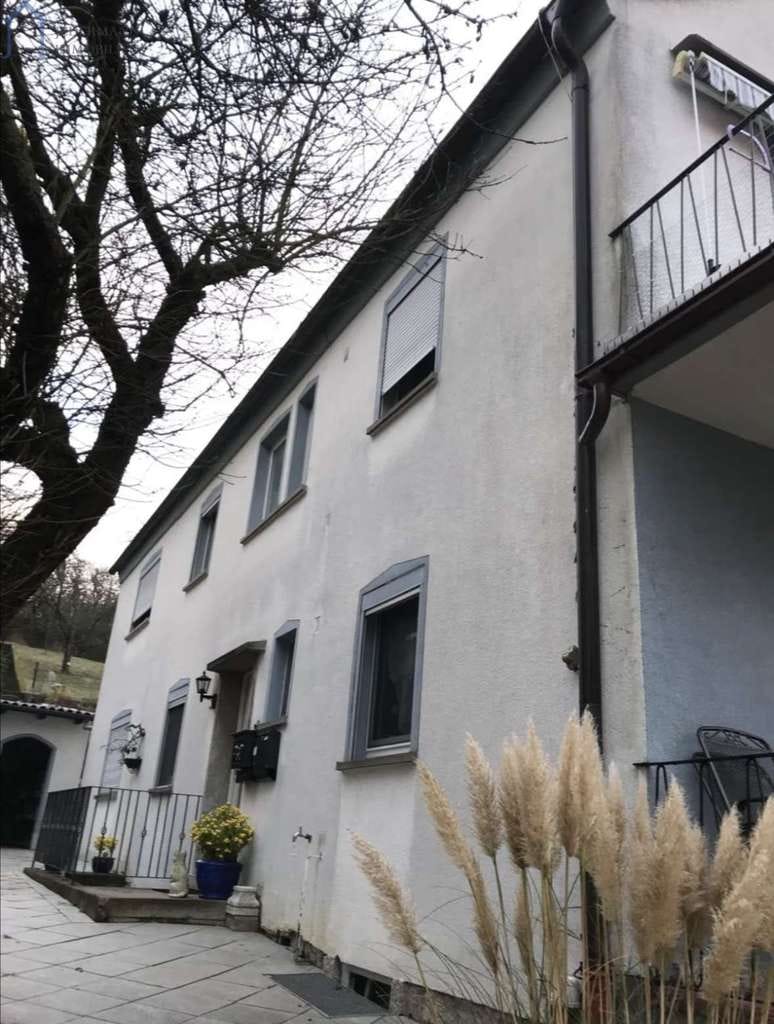 Immobilie in Gerbrunn - Charmantes Mehrfamilienhaus mit Ausbaureserve in Gerbrunn! - Bild 2
