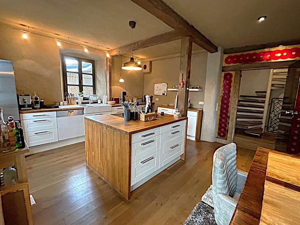 Immobilie in Üxheim - Wohnen Sie da, wo andere Urlaub machen
1 Haus und 1 Wohnung  mit Doppelgarage
stilvoll - gemütlich - Bild 0