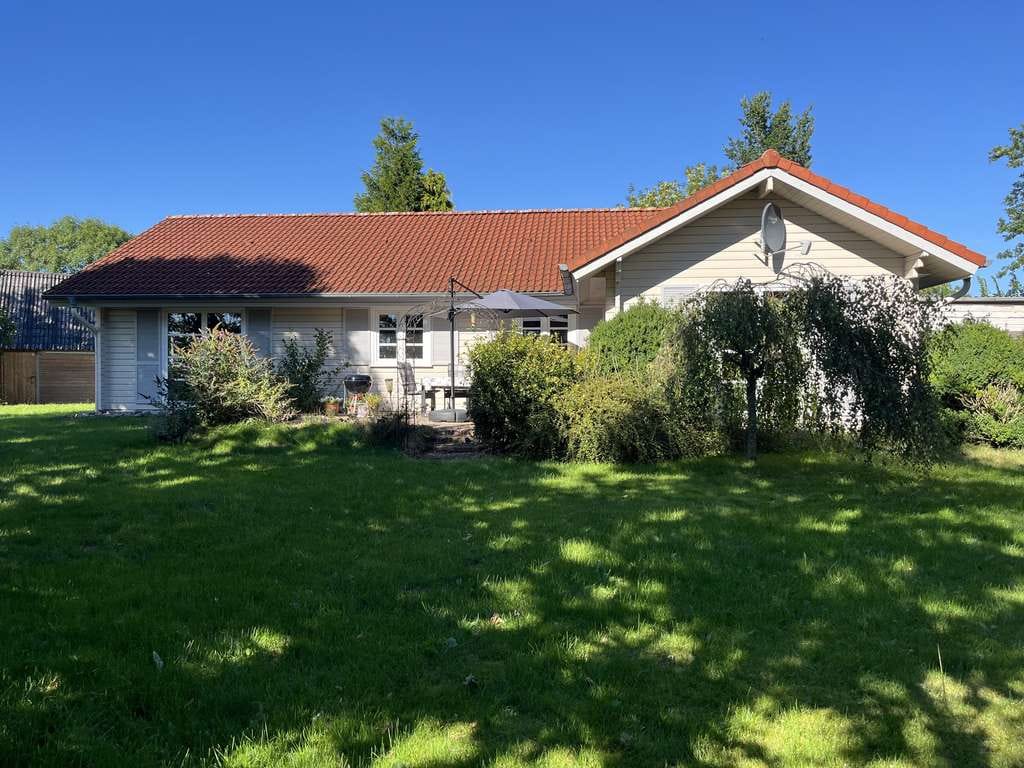 Immobilie in Jerrishoe - Einfamilienhaus/ Holzhaus mit schönem Grundstück und lichtdurchfluteten Räumen  - Bild 1