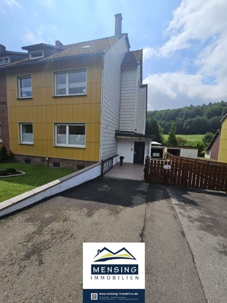 Immobilie in Lenne - Dieses Zweifamilienhaus bietet viel Platz für Ihre Familie - Bild 1