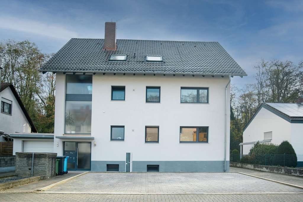 Immobilie in Ellerstadt - Attraktives Mehrfamilienhaus mit 4 WEs, voll vermietet, energetisch saniert als Effizienzhaus 70 - Bild 1