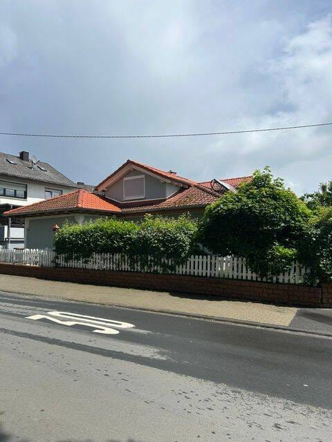 Immobilie in Haiger - Toller Bungalow mit überdachter Terrasse, Doppelgarage und schönem Garten in Haiger-Allendorf gelegen - Bild 0